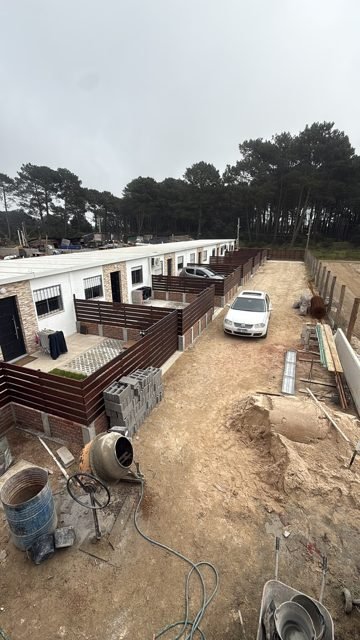 Viviendas con patios y acceso común durante la obra
